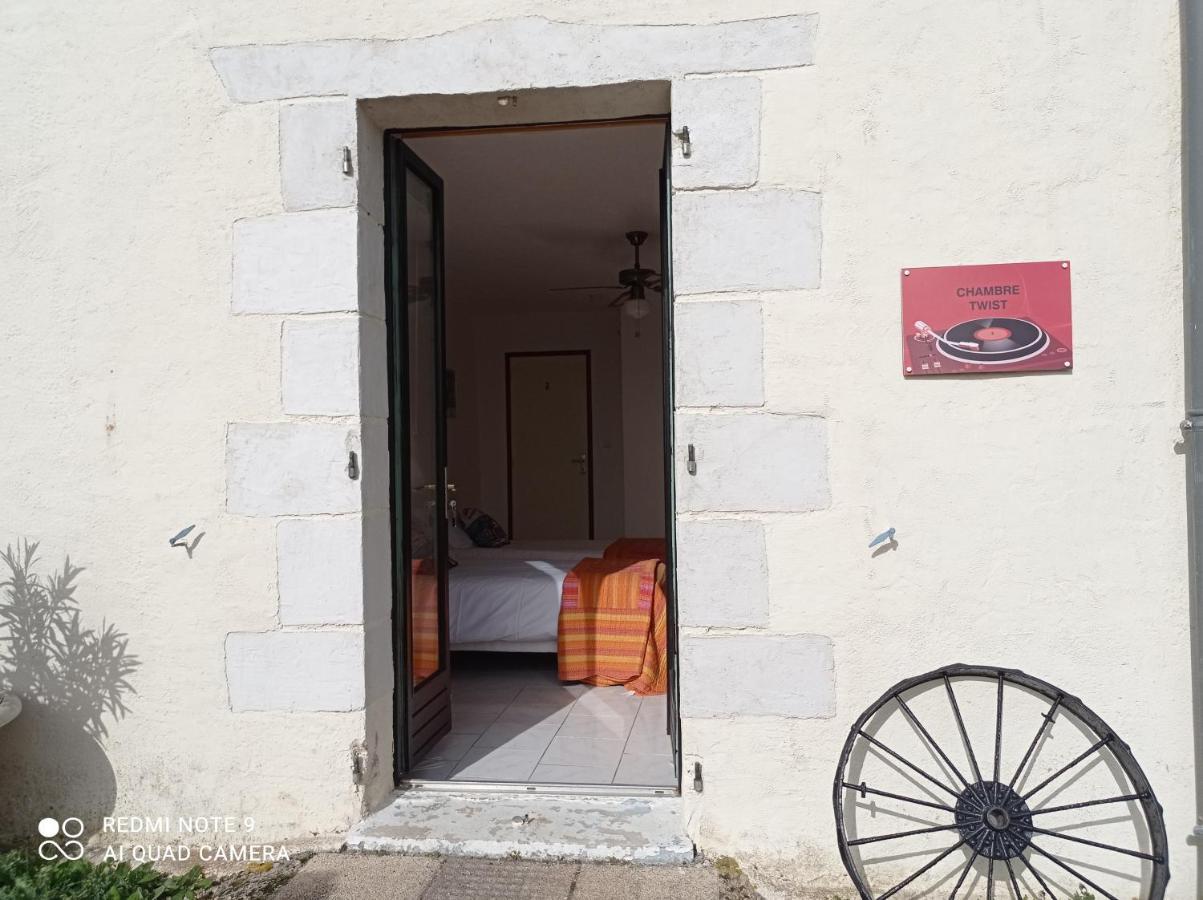 A L Epoque Bed & Breakfast Bouges  ภายนอก รูปภาพ